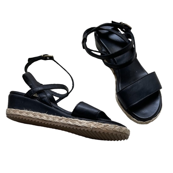 Roots Shoes - ROOTS Canada Black Leather Sandals Size 6